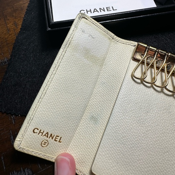 Full Inclusion Chanel 6 Key Holder - Picture 13 of 16